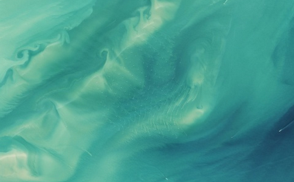 Satellitenbild von turbulenten Sedimentfahnen